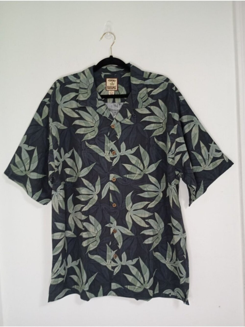 Tommy Bahama Mens Silk Hawaiian Shirt Large Black Leaf Print Button-Down